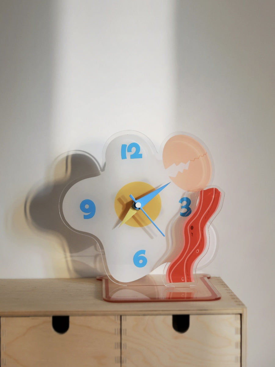 Egg Acrylic Desktop Clock | ساعة مكتب بشكل بيض